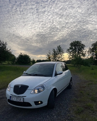 Lancia Ypsilon cena 18000 przebieg: 185500, rok produkcji 2007 z Praszka małe 211